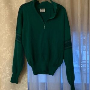 Vintage Green Mesiter half zip sweater
No flaws
Smoke free/Pet free